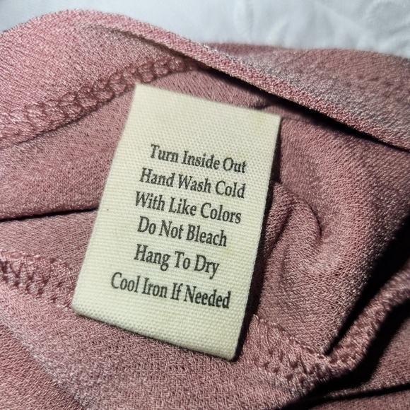 Flower a Feather Mauve Top With White Embroidered Collar And Jeweled Button M - Picture 13 of 16